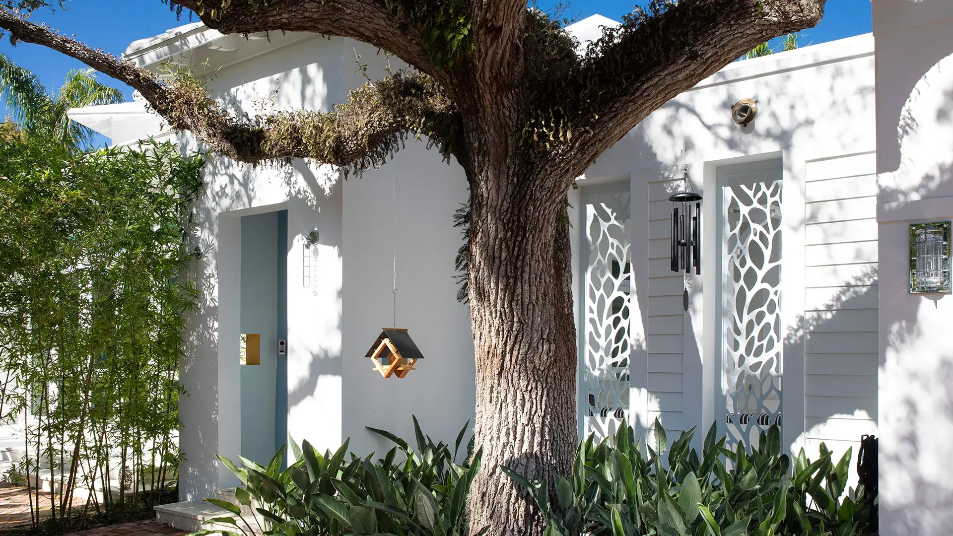 1238 Malaga — alternate view of garage gate and oak