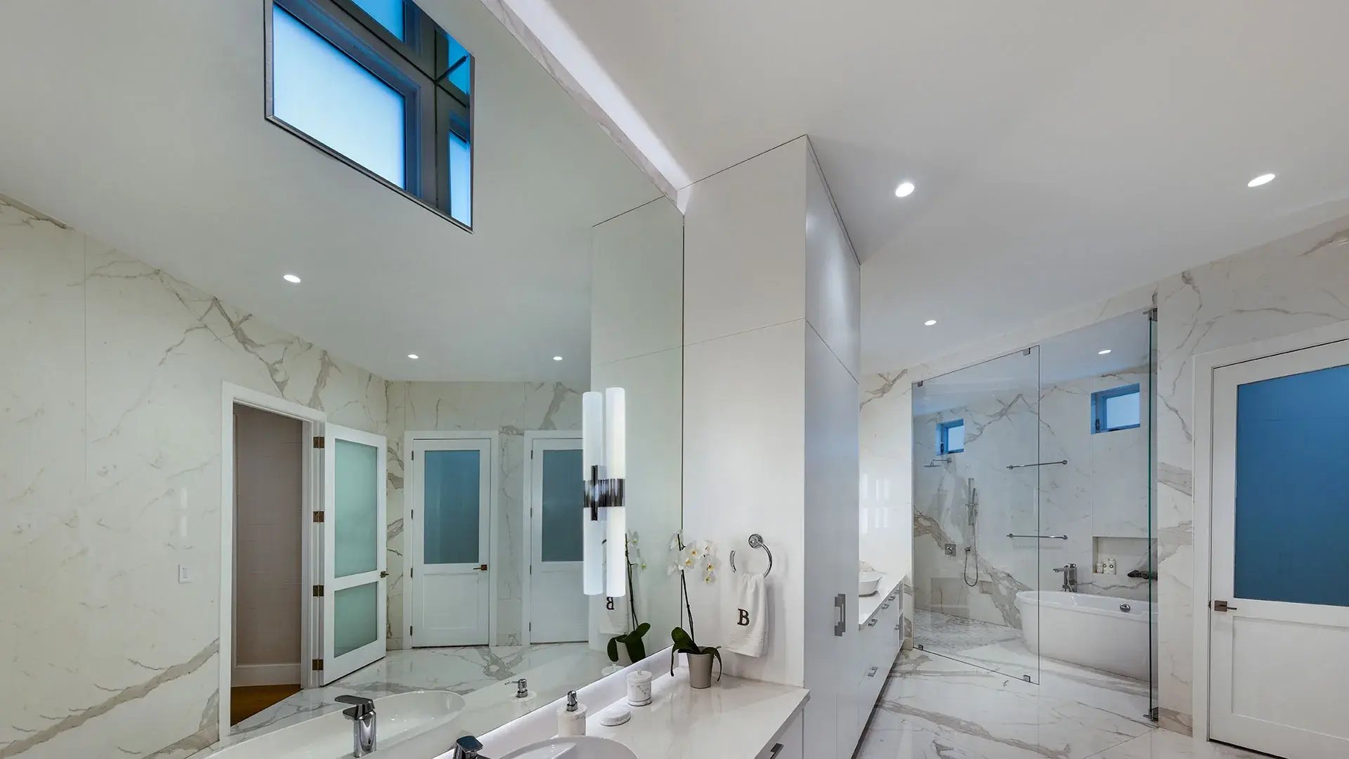1238 Malaga — primary bedroom with tray ceiling