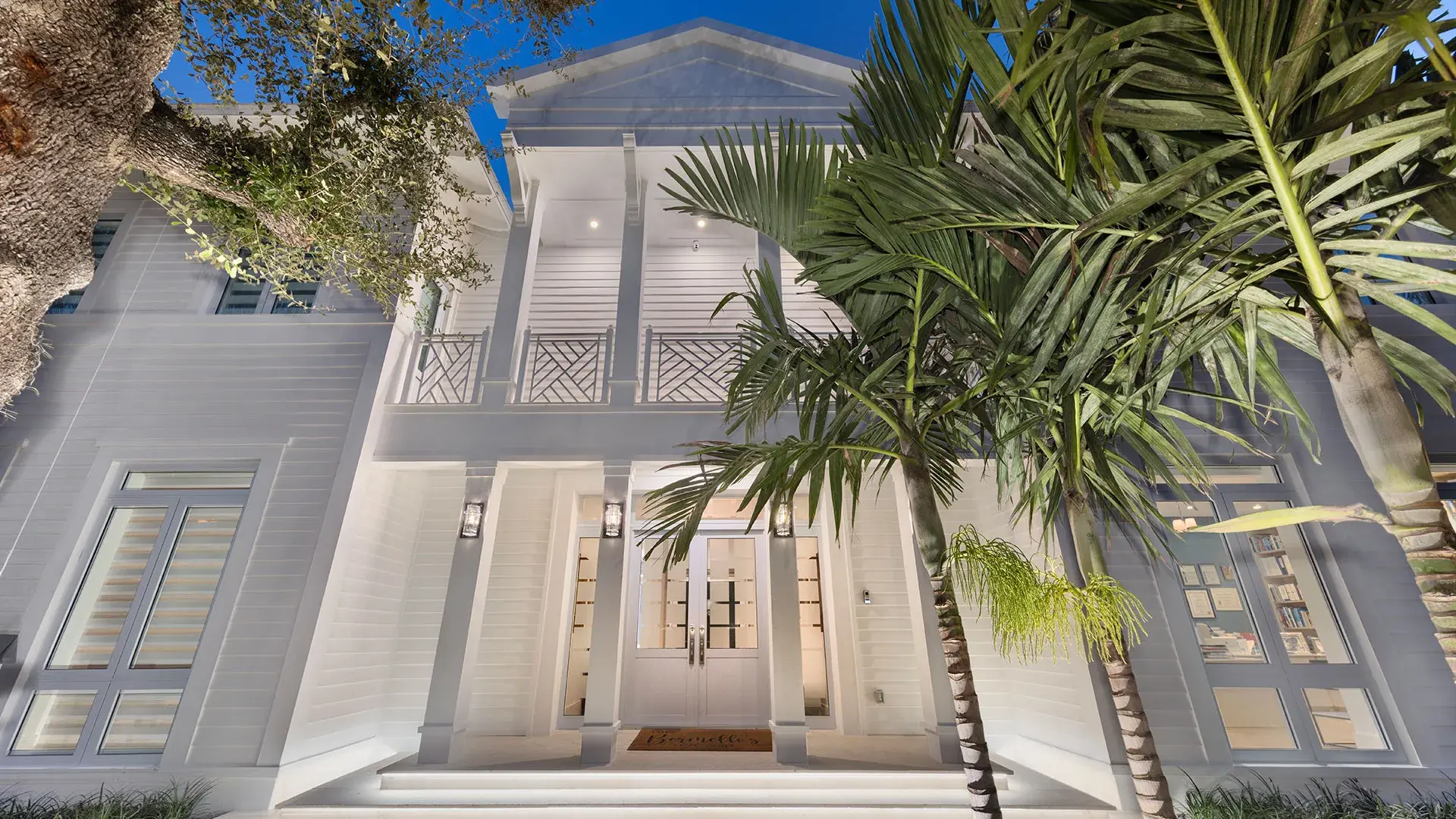 1238 Malaga — rotunda and columns at dusk