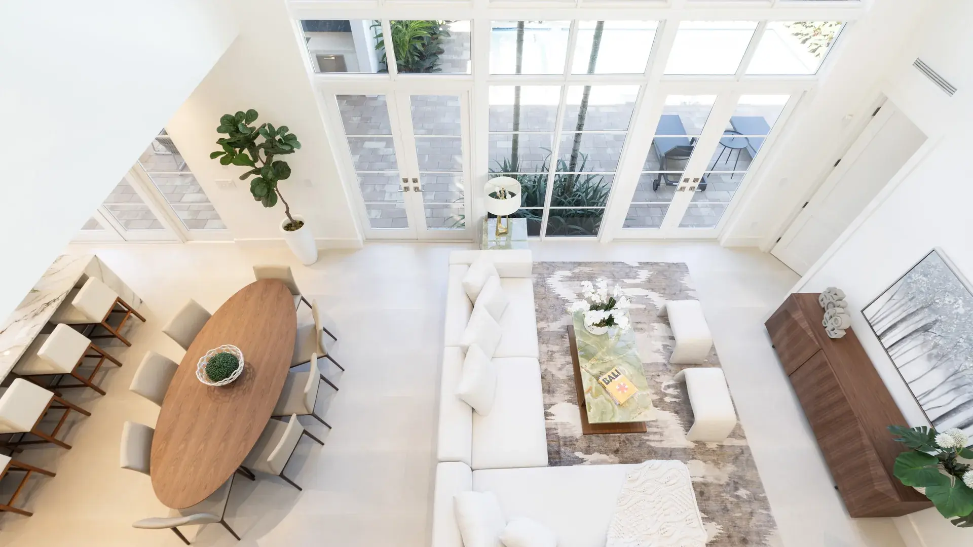 505 Zamora — open-concept kitchen and dining