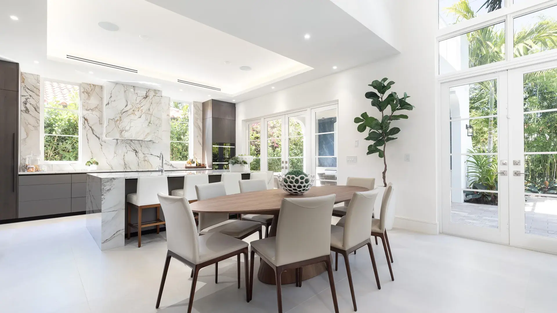 505 Zamora — open-plan living room
