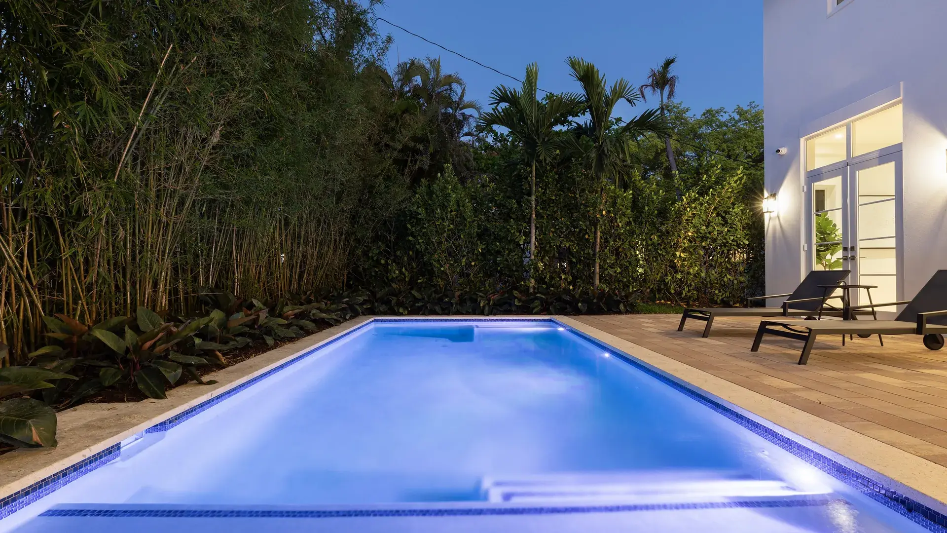 505 Zamora — pool at night